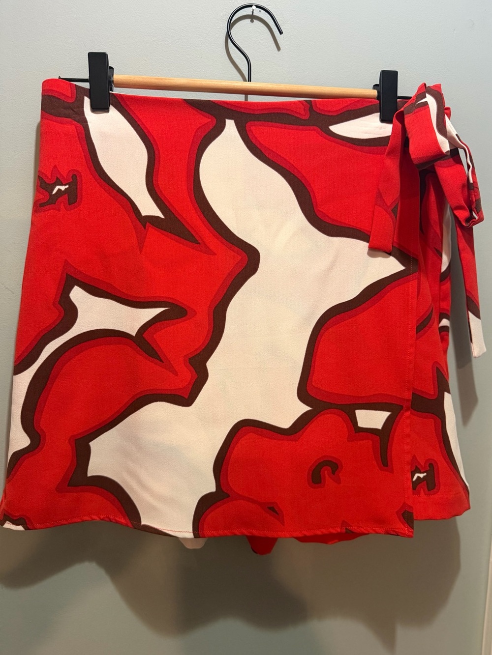 Nine West Red and Cream Abstract Tie-Wrap Skort